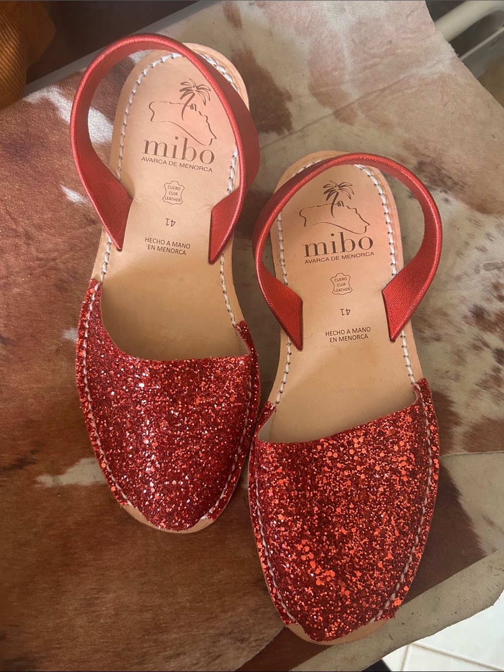 Mibo Women's Red Glitter Avarca Sandals - Sleek Summer Slip-On